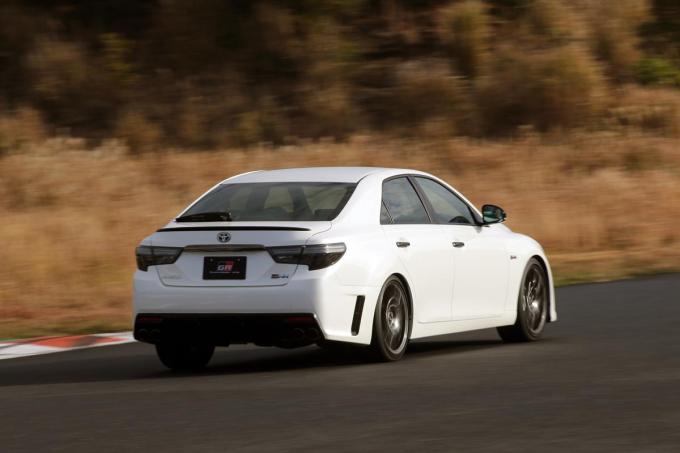 試乗 操る喜び満点 新型トヨタ マークx Grmnをドリキン土屋圭市がサーキットで試乗 自動車情報 ニュース Web Cartop 2ページ目