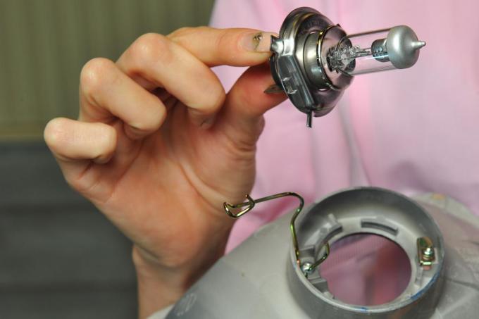 ヘッドライトの種類を徹底比較 ハロゲンやhidをledにアップデートするメリットはあるのか 自動車情報 ニュース Web Cartop