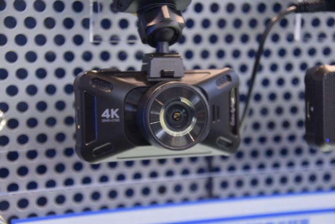 ナンバーの詳細までクッキリ 4k画質のドライブレコーダーがデータシステムブースに登場 東京オートサロン19 自動車情報 ニュース Web Cartop ナンバーの詳細までクッキリ 4k画質のドライブレコーダーがデータシステムブースに登場 東京オートサロン19 自動車情報 ニュース Web Cartop