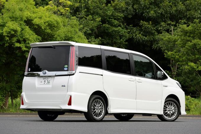 ほぼ同額のトヨタミニバン アルファード ヴェルファイアの最安グレードとノア ヴォクシーの最高グレードはドッチが買い 自動車情報 ニュース Web Cartop 2ページ目