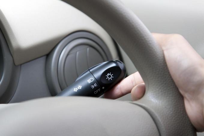 ウインカー ハザードの使い方は間違いだらけ 車に乗るなら憶えておくべき使用方法とは 自動車情報 ニュース Web Cartop