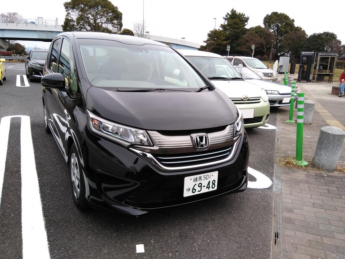 イラッ 駐車場はガラガラなのになぜか隣にクルマを駐めてくる トナラー の真意とは 自動車情報 ニュース Web Cartop 2ページ目 イラッ 駐車場はガラガラなのになぜか隣にクルマを駐めてくる トナラー の真意とは 自動車情報 ニュース Web Cartop 2ページ目