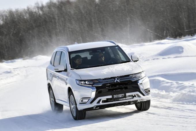試乗 雪道ベストなsuv モーターの緻密な走り以外の利点も見えたアウトランダーphev雪上ドライブ 自動車情報 ニュース Web Cartop 2ページ目