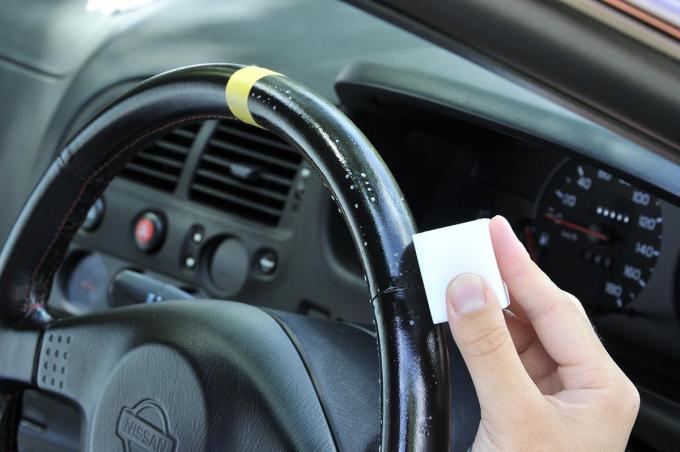 見た目も悪いが操作もし辛い ハンドルが ツルツル テカテカ になる原因と対策 自動車情報 ニュース Web Cartop 2ページ目
