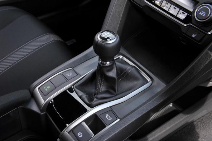 画像ギャラリー 超辛口レーシングドライバーが認めたmtを採用する たった2台 の市販車とは 画像9 自動車情報 ニュース Web Cartop