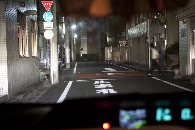 歩行者への目つぶしも 法律を盾にした常時ハイビーム運転者の迷惑っぷり 自動車情報 ニュース Web Cartop 2ページ目 歩行者への目つぶしも 法律を盾にした常時ハイビーム運転者の迷惑っぷり 自動車情報 ニュース Web Cartop 2ページ目