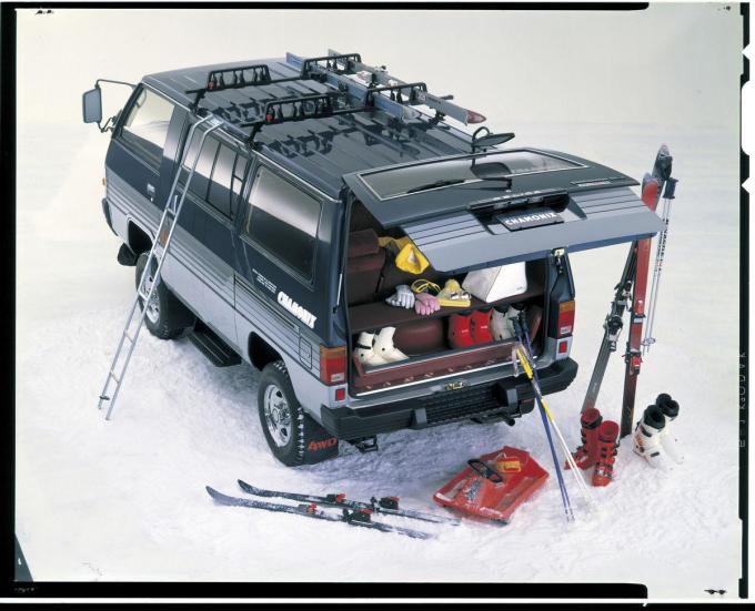 長年愛される三菱の顔 デリカの歴代モデルを振り返る 自動車情報 ニュース Web Cartop