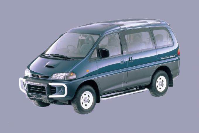 長年愛される三菱の顔 デリカの歴代モデルを振り返る 自動車情報 ニュース Web Cartop 2ページ目