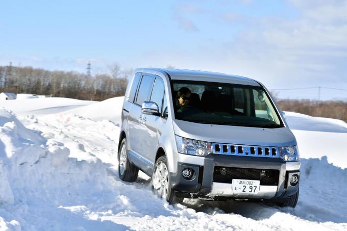 試乗 新型デリカd 5はイカツ顔の都会風でもオフロードは大得意 雪道で圧倒的な進化を確認した 自動車情報 ニュース Web Cartop 試乗 新型デリカd 5はイカツ顔の都会風でもオフロードは大得意 雪道で圧倒的な進化を確認した 自動車情報 ニュース Web Cartop