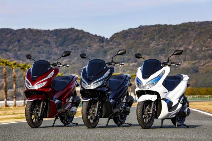 【試乗】ホンダ推し進める電動化は二輪も同様！　HVやEVも揃えるスクーター「PCX」をイッキ乗り