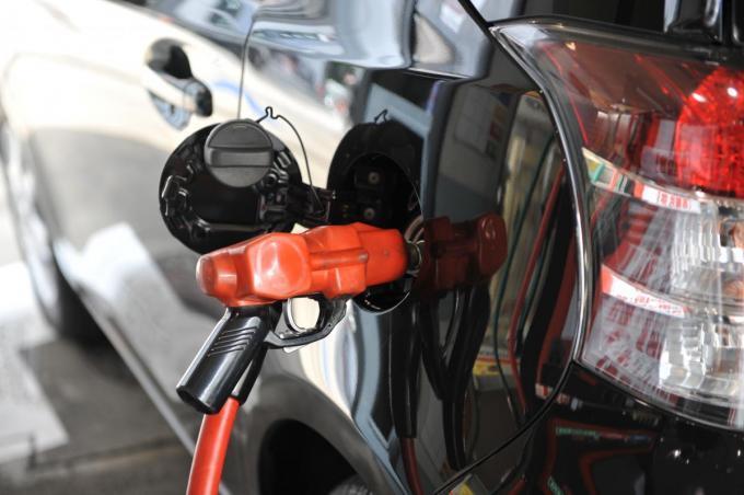 ガソリンは つねに満タン Or こまめに少なめ給油 クルマのコンディションや燃費にいいのはドッチ 自動車情報 ニュース Web Cartop