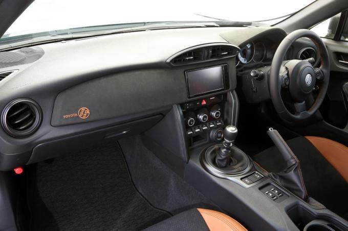 画像ギャラリー 購入できるのは5月31日まで オトナに似合うトヨタ86の期間限定色が人気沸騰中 画像5 自動車情報 ニュース Web Cartop