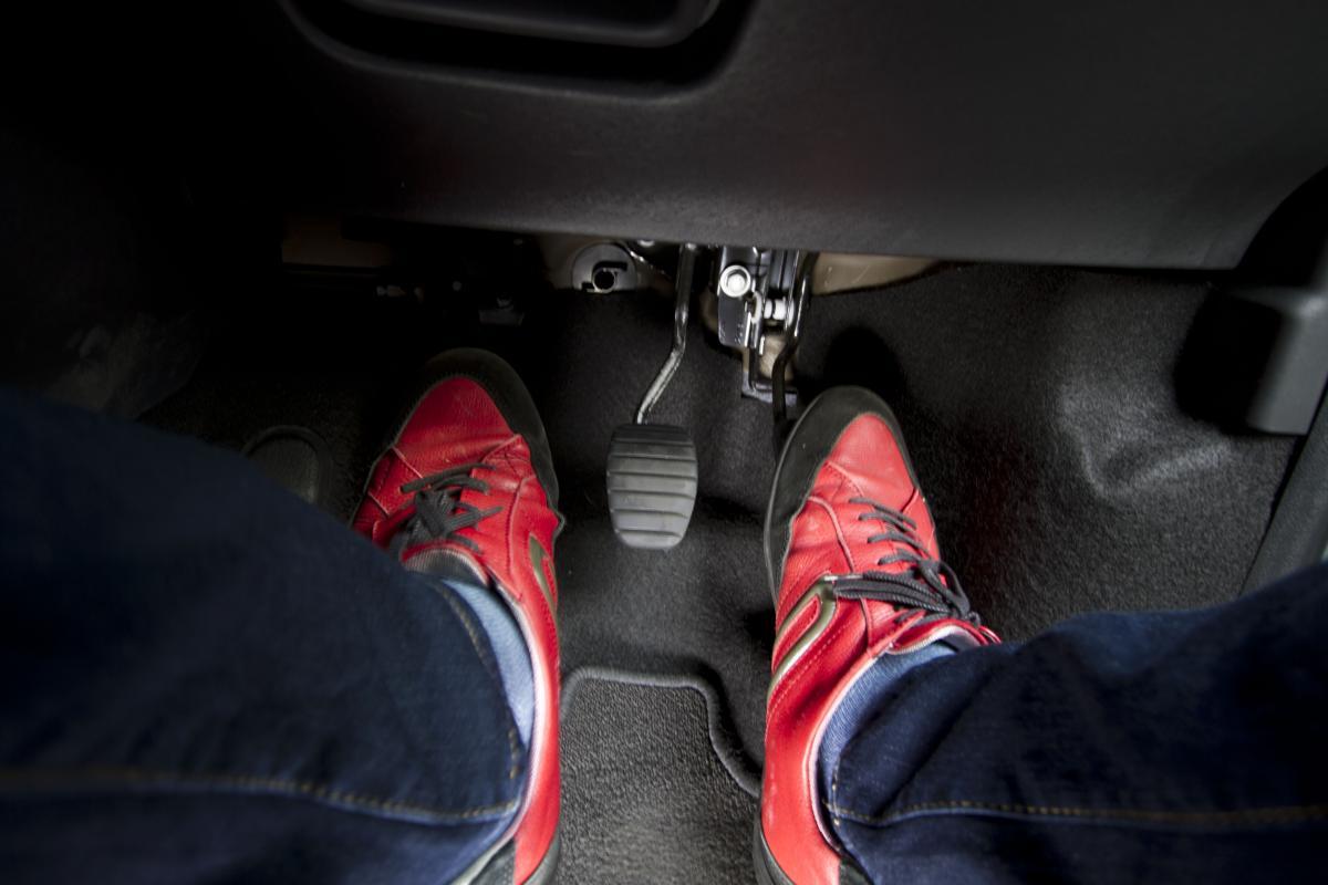 速さも燃費もatが圧倒 だがmtが楽しい というひと向けのマニュアル車を手足のように操るコツ6選 自動車情報 ニュース Web Cartop 2ページ目 速さも燃費もatが圧倒 だがmtが楽しい というひと向けのマニュアル車を手足のように操るコツ6選 自動車情報 ニュース Web Cartop 2ページ目