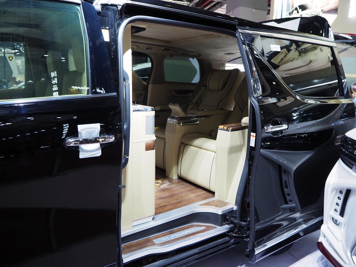 独占市場じゃない 上海ショーに存在した4乗豪華ミニバン レクサスlm のライバル 自動車情報 ニュース Web Cartop 2ページ目