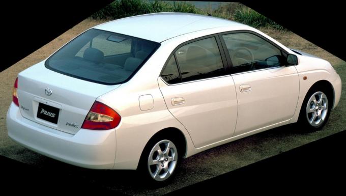 失敗もあるがミレニアムらしい挑戦的なクルマが多数登場 平成12年誕生の名車 迷車６選 自動車情報 ニュース Web Cartop