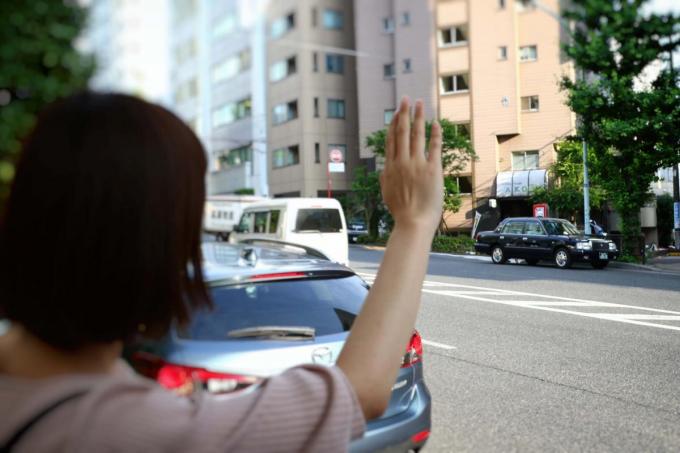 白タクがアプリで法逃れ! 料金が安いと外国人利用者も多く取り締まり