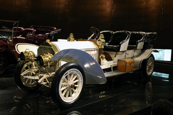 日本車は右で輸入車は左 そもそもウインカーレバーの位置はどう決まった 自動車情報 ニュース Web Cartop