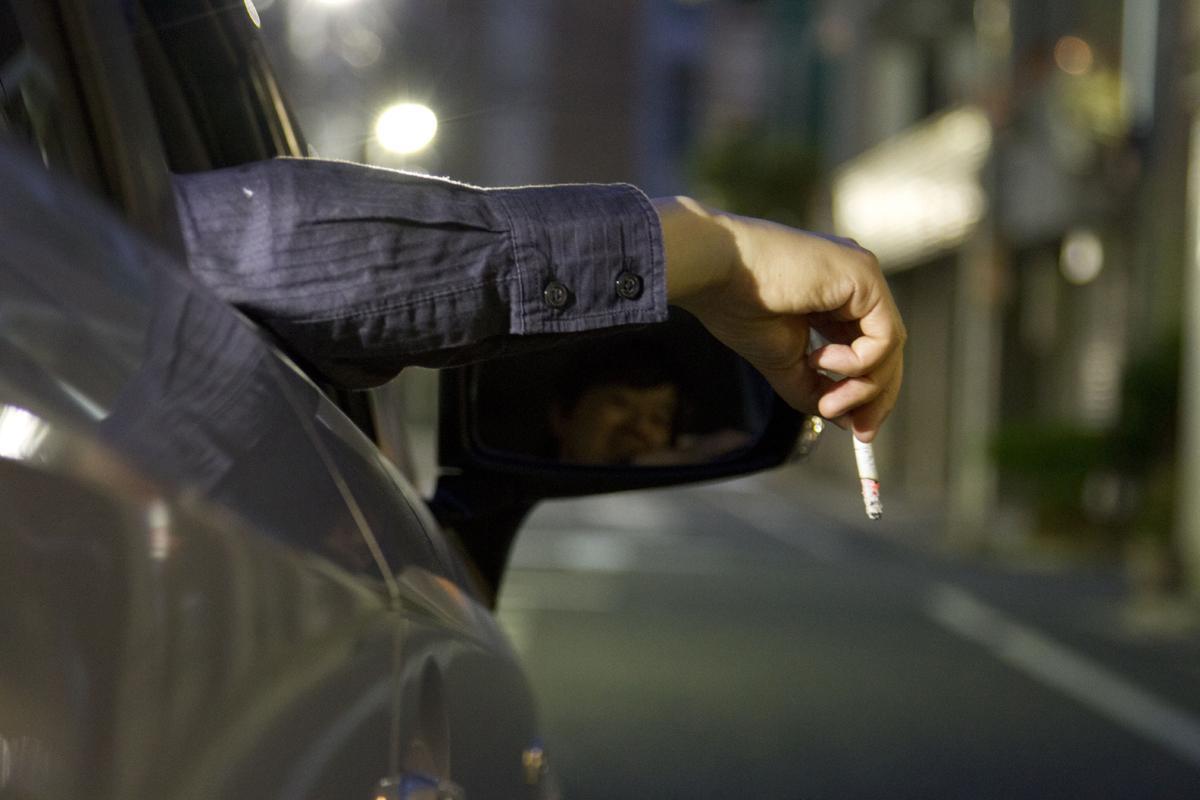 ほんの出来心 では済まされない ドライバーのゴミのポイ捨てに課されるペナルティとは 自動車情報 ニュース Web Cartop 2ページ目