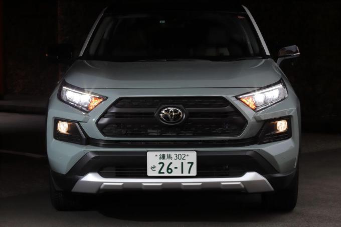 Suvのタフさと先進感を両立 新型トヨタrav4の内外装を徹底チェック 自動車情報 ニュース Web Cartop Suvのタフさと先進感を両立 新型トヨタrav4の内外装を徹底チェック 自動車情報 ニュース Web Cartop