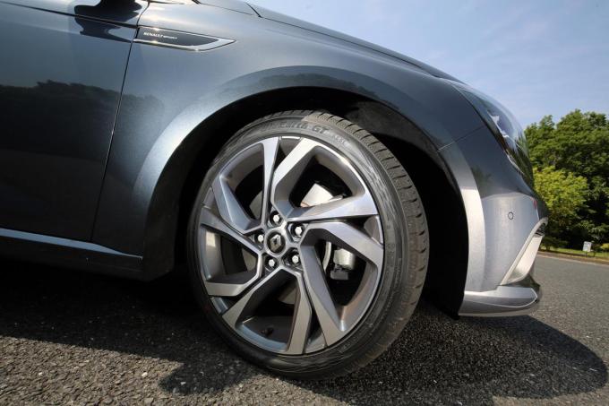 ブルーアースgtは口コミでも評判良好 その走りを編集部員が試してみた 自動車情報 ニュース Web Cartop ブルーアースgtは口コミでも評判良好 その走りを編集部員が試してみた 自動車情報 ニュース Web Cartop