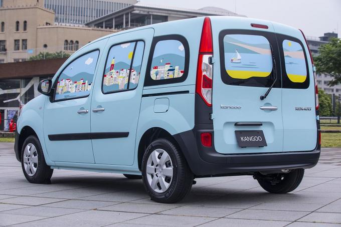 画像ギャラリー 南仏のサントロペをイメージ 淡いブルーがオシャレな限定車 ルノー カングー クルール 発売 画像29 自動車情報 ニュース Web Cartop