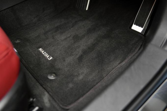 これぞmazda3の理想形 純正アクセサリー用品にこめられたこだわりとは 自動車情報 ニュース Web Cartop 2ページ目 これぞmazda3の理想形 純正アクセサリー用品にこめられたこだわりとは 自動車情報 ニュース Web Cartop 2ページ目