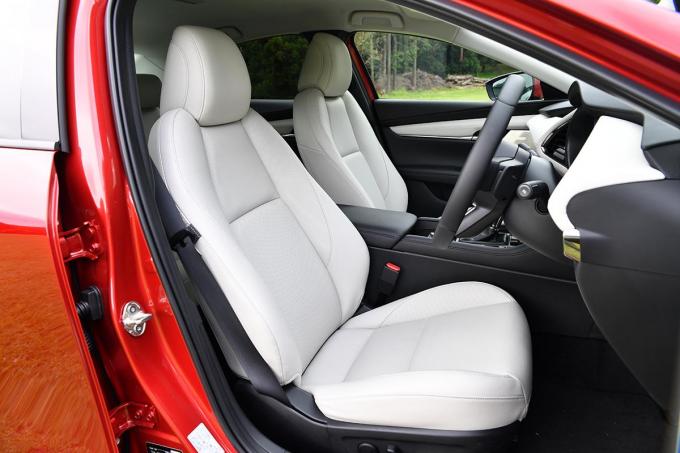 試乗 運転のしやすさを徹底追求 運動性能を磨き上げた新型mazda3の走りに脱帽 自動車情報 ニュース Web Cartop 2ページ目 試乗 運転のしやすさを徹底追求 運動性能を磨き上げた新型mazda3の走りに脱帽 自動車情報 ニュース Web Cartop 2ページ目