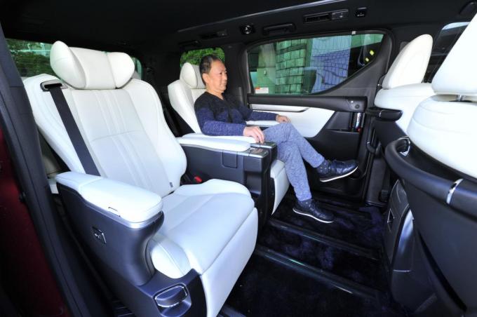 高額の高級車がなぜバカ売れ トヨタ アルファード ヴェルファイアが成功したワケ 自動車情報 ニュース Web Cartop 2ページ目