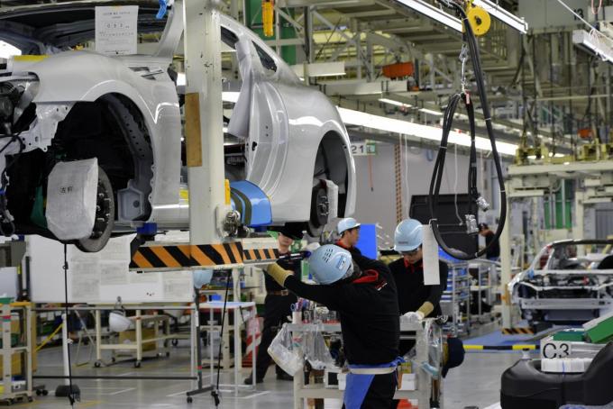 どんなに技術が発展しても無理？ 自動車製造工場が完全自動化できない 