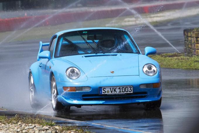 これでホントに公道走る気 レーシングドライバーでも躊躇するスパルタンすぎるクルマ３選 自動車情報 ニュース Web Cartop 2ページ目