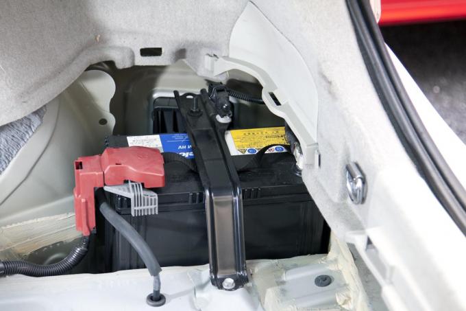 付いてることを知らないオーナーも多数 上がると大変なハイブリッド車の 補機バッテリー 自動車情報 ニュース Web Cartop