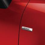 【画像】ルノー・ルーテシアにレッドカラーが鮮やかな限定車「アイコニック」が40台限定で発売 〜 画像1
