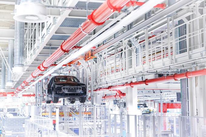どんなに技術が発展しても無理 自動車製造工場が完全自動化できないワケ 自動車情報 ニュース Web Cartop どんなに技術が発展しても無理 自動車製造工場が完全自動化できないワケ 自動車情報 ニュース Web Cartop