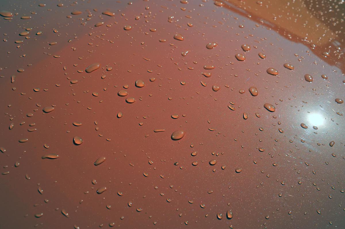 塗装を傷める可能性も コロコロ水玉が気持ちいいクルマの 撥水コーティング のデメリットとは 自動車情報 ニュース Web Cartop