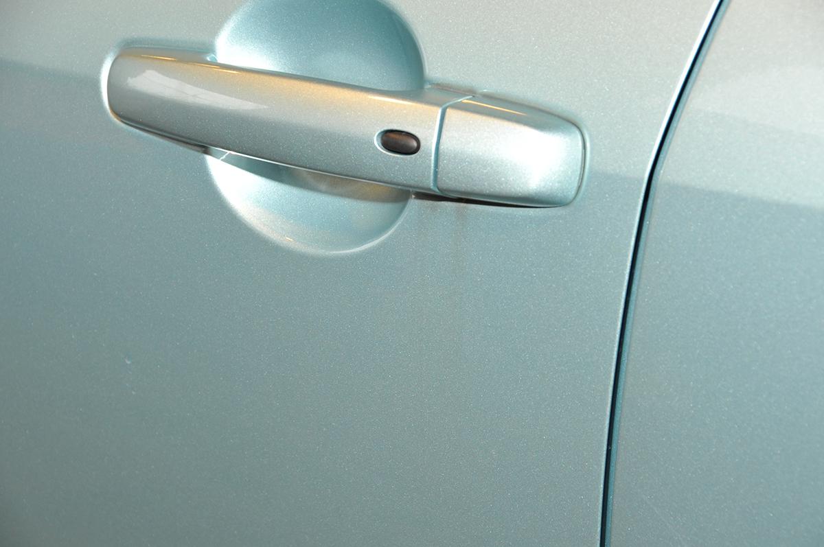 雨水は無色透明なのに降雨後にクルマのボディに残る 黒ずんだ水アカ の正体とは 自動車情報 ニュース Web Cartop