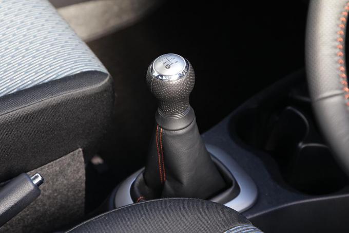 Atレバーにあった オーバードライブ ボタンを最近のクルマから見かけなくなった理由 自動車情報 ニュース Web Cartop