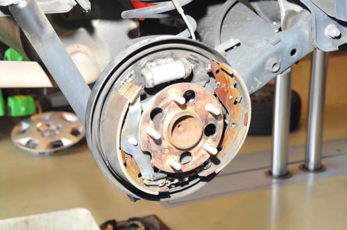ドラムブレーキにメリットはある ディスクがあっても最新車がいまだにドラムを採用するワケ 自動車情報 ニュース Web Cartop