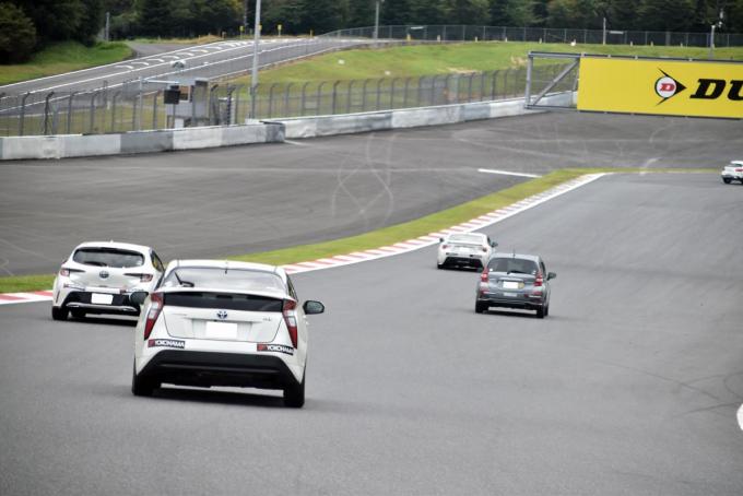 速さと燃費で勝負するエコカーカップ 富士スピードウェイ初体験の女性新人編集部員がいきなり挑戦 自動車情報 ニュース Web Cartop