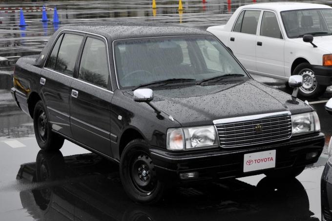 Jpnタクシーで大丈夫 ドイツに並ぶメルセデス ベンツeクラスタクシーを見て思うクラウンの重要さ 自動車情報 ニュース Web Cartop