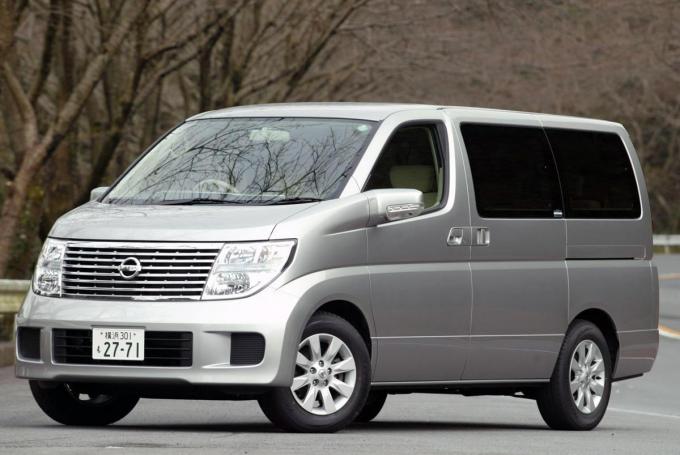 Llサイズミニバン市場を切り拓いた偉大な先駆者なのに 日産エルグランドがかつての勢いを失ってしまったワケ 自動車情報 ニュース Web Cartop 2ページ目 Llサイズミニバン市場を切り拓いた偉大な先駆者なのに 日産エルグランドがかつての勢いを失ってしまったワケ 自動車情報 ニュース Web Cartop 2ページ目