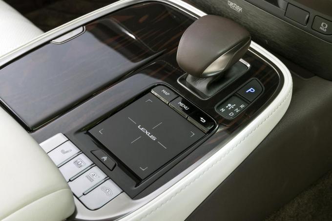 クルマのセンターコンソールのコントローラーって必要 使いづらいシステムを採用するメリットはあるのか 自動車情報 ニュース Web Cartop 2ページ目