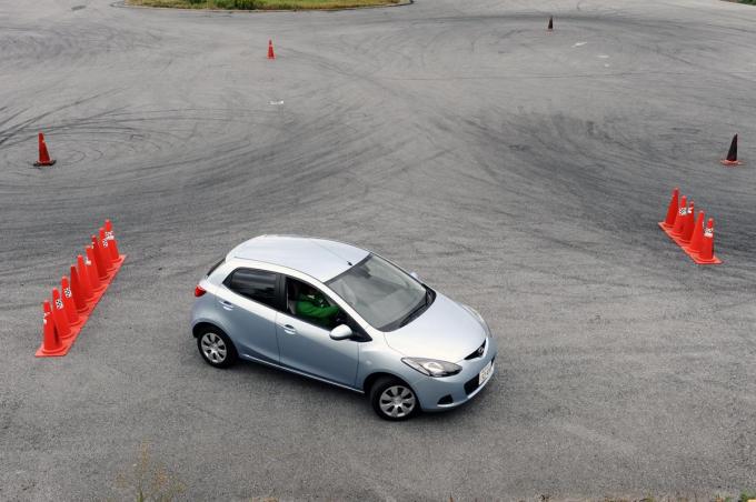 苦手な駐車や狭い道の恐怖から解放 小回り性能抜群の日本車13選 自動車情報 ニュース Web Cartop