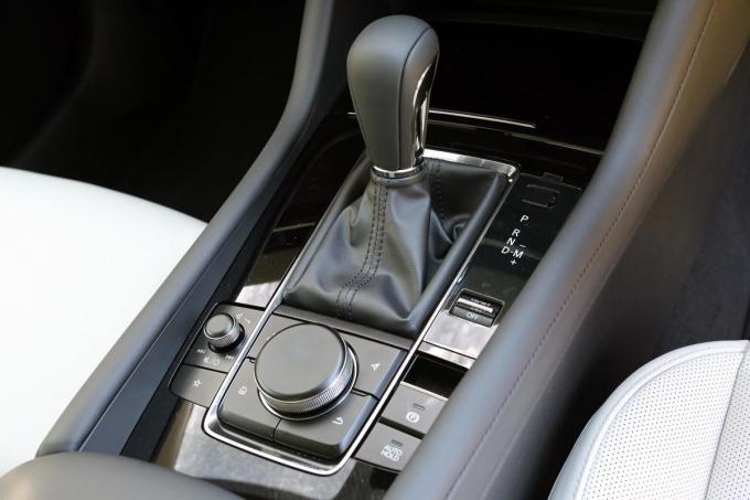 メーカーの独自色を出してどうする 操作や名称を統一すべきクルマの装備９選 自動車情報 ニュース Web Cartop 2ページ目