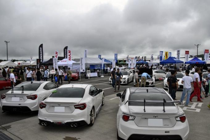 Snsに愛車を投稿 後ろに関係ないクルマが映り込んでいる写真でも問題ないのか 自動車情報 ニュース Web Cartop