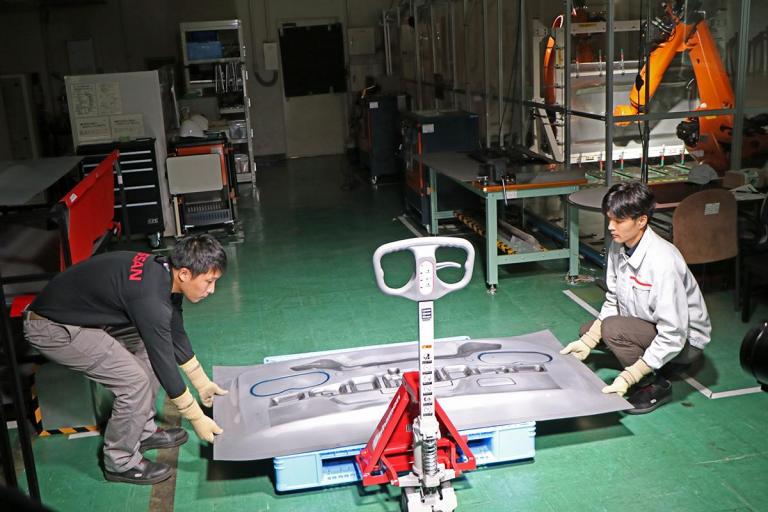 【画像ギャラリー】第2世代GTR乗りにも朗報！ 日産自動車が新たな生産技術「対向式ダイレス成形」を開発し公開