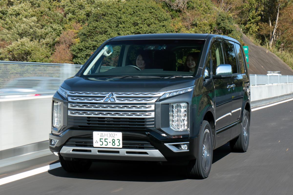 WEB CARTOP編集部員の乾ひかりと篠田英里夏がヨコハマ「iceGUAD SUV G075」を試す