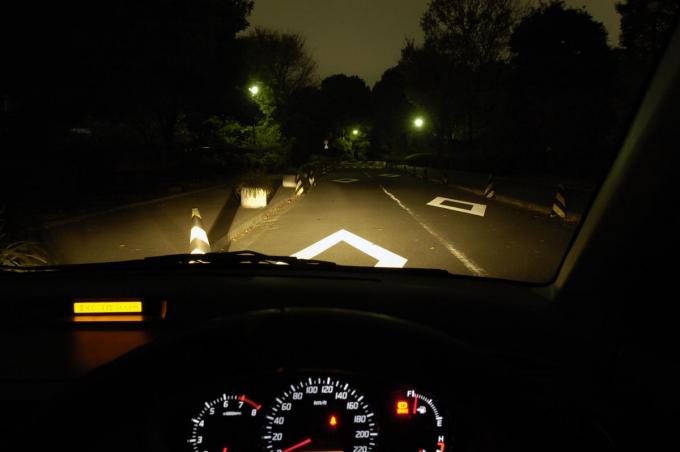 日没何分前が妥当 雨の日は点灯すべき 手動ヘッドライトの正しい使い方とは 自動車情報 ニュース Web Cartop