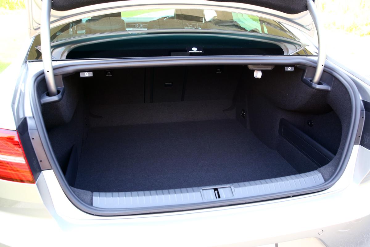 荷物が積みたいけど大きいクルマは嫌 という人必見 小柄でもデカイ荷室を持つモデル８選 自動車情報 ニュース Web Cartop 2ページ目