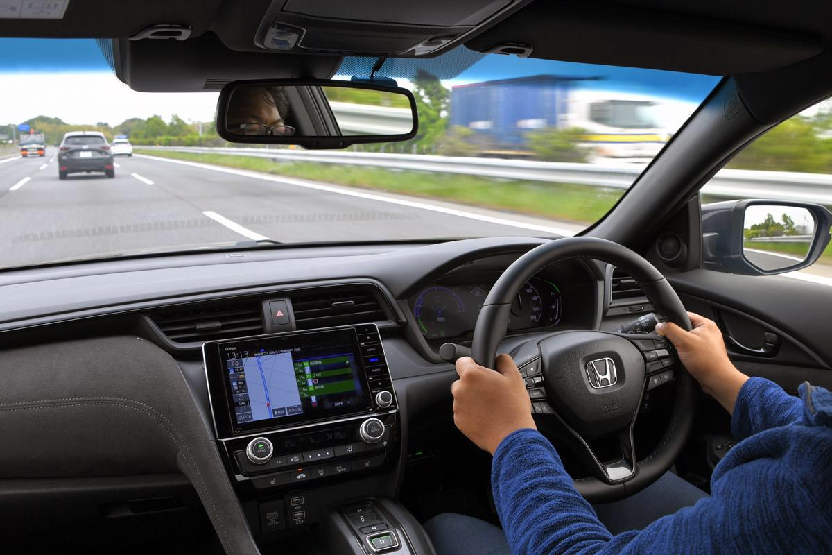 運転が恐い 苦手 という人は必見の運転が上手くなったと勘違いするほど凄いクルマの装備８選 自動車情報 ニュース Web Cartop