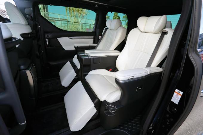 品格よりも重要なモノがある Vipや芸能人など運転手付きセレブがセダンじゃなくミニバンを選ぶようになったワケ 自動車情報 ニュース Web Cartop 2ページ目